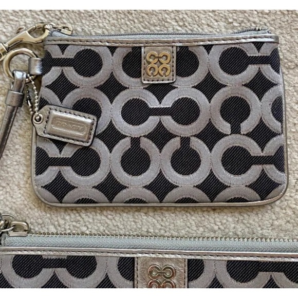 NEW SET OF TWO 2 COACH WRISTLETS WALLETS CLUTCH SILVER BLACK OP ART JULIA NWOT - Picture 3 of 9